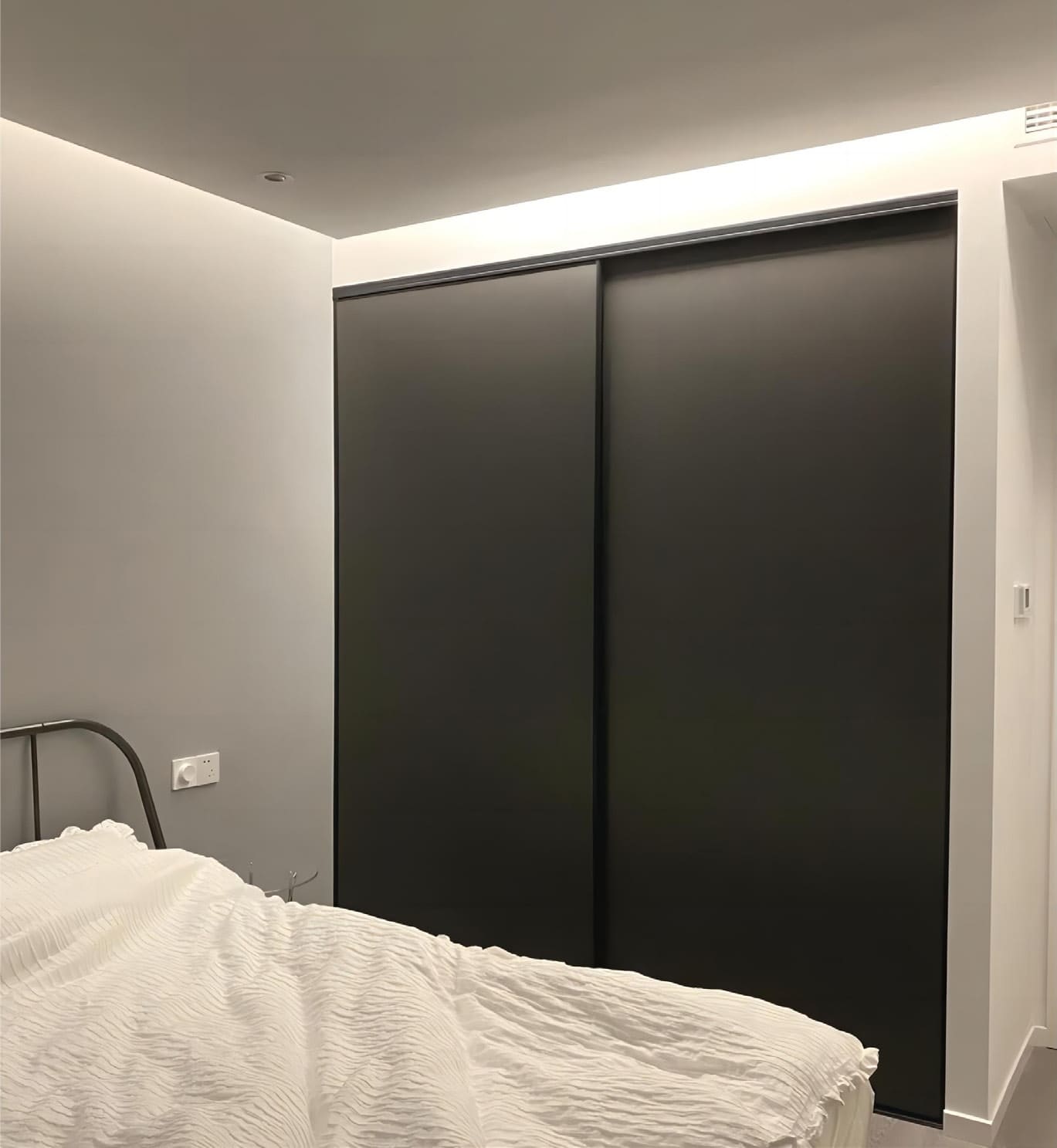 Wardrobe — Black Sliding Door Bedroom